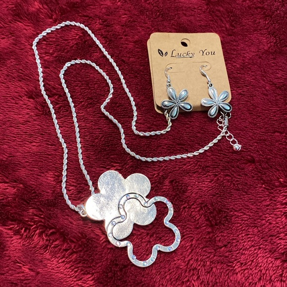 (5/$25‎ SALE ✅) LUCKY YOU Clover Rhinestone Pendant Chain Necklace Set Silver - Picture 2 of 7